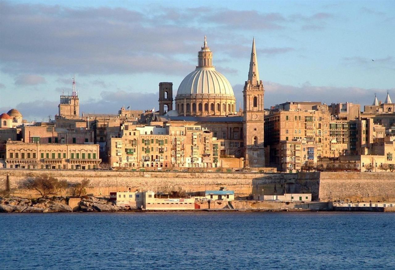Luxury Apt W/ Side Seaviews And Pool, Top Location Sliema Exteriör bild