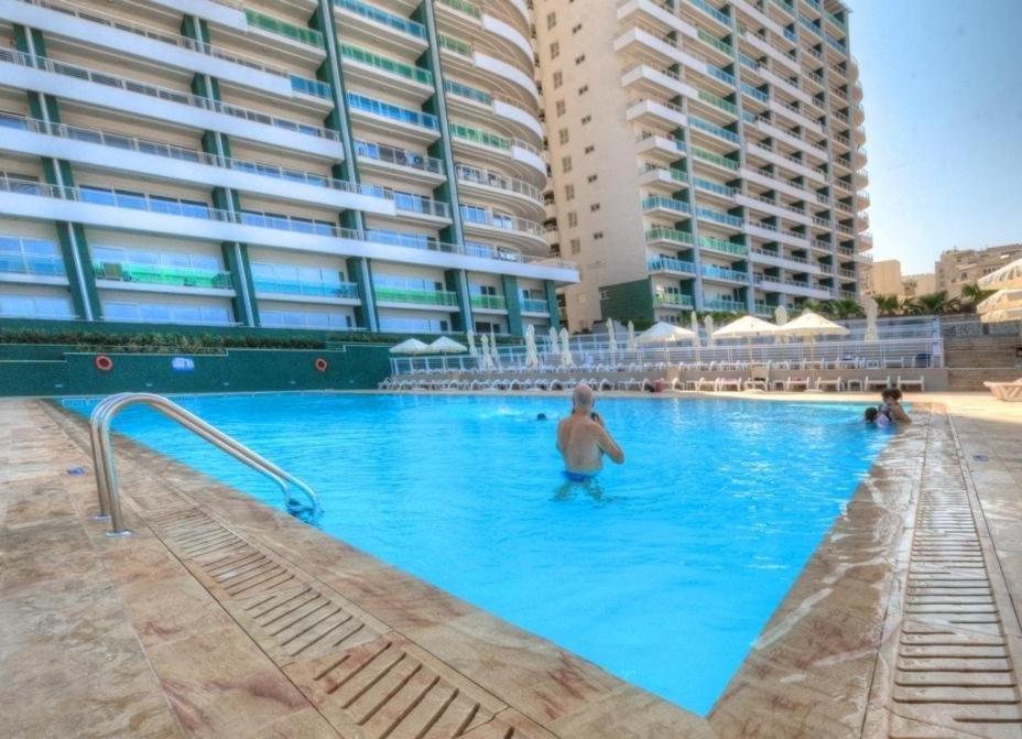 Luxury Apt W/ Side Seaviews And Pool, Top Location Sliema Exteriör bild