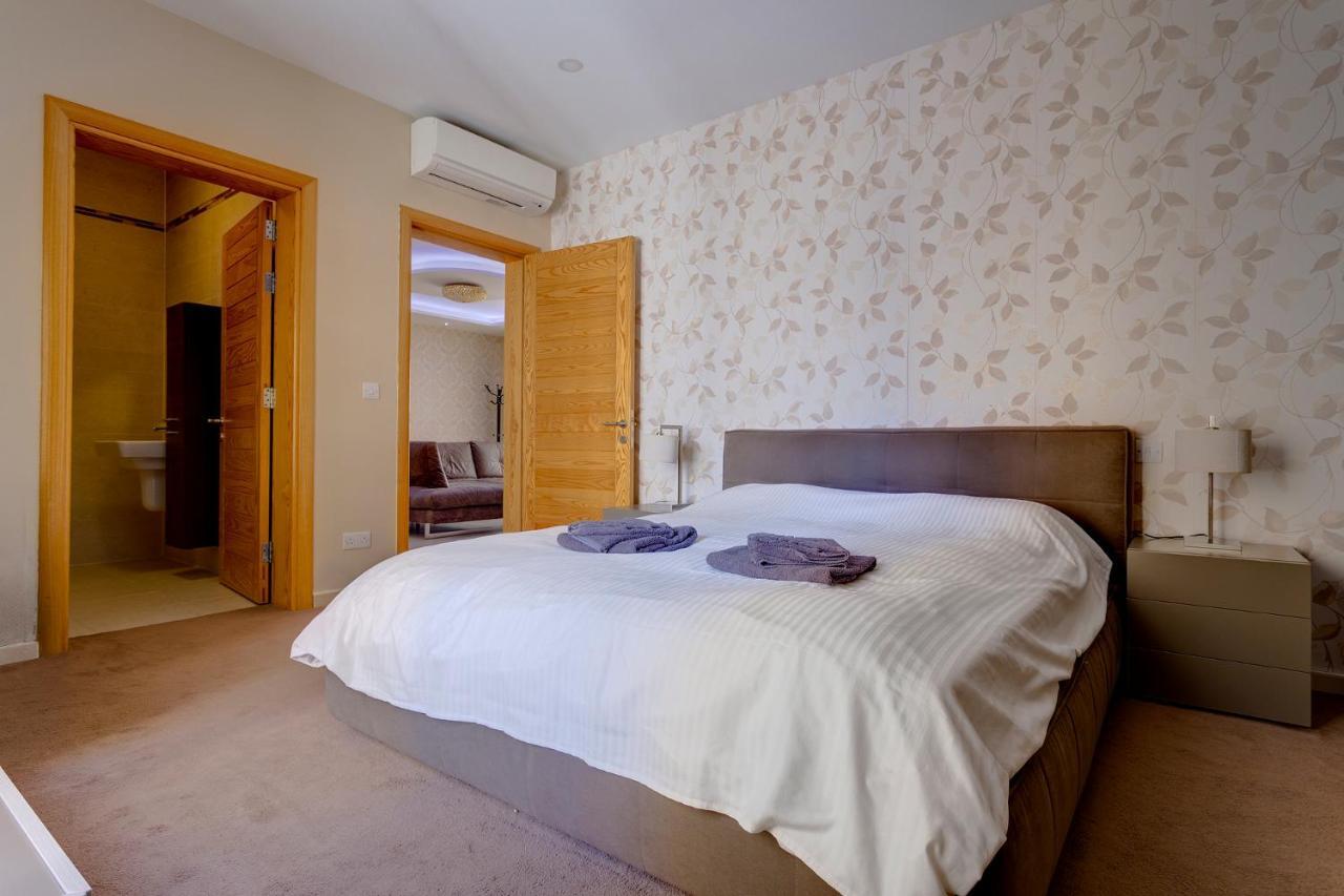 Luxury Apt W/ Side Seaviews And Pool, Top Location Sliema Exteriör bild